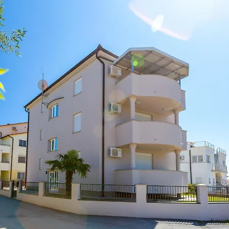Апартаменты Boro - A5 Second Floor - Mpolo